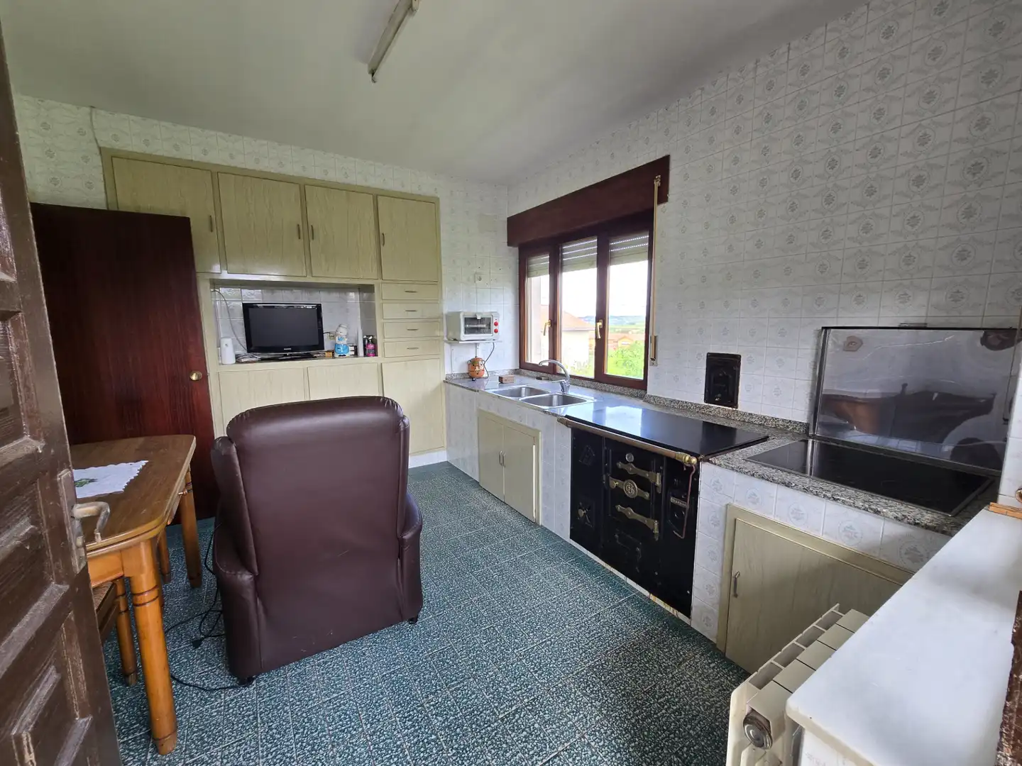 Küche von Country house zum Verkauf in Arnuero mit Heizung, Privatgarten und Abstellraum