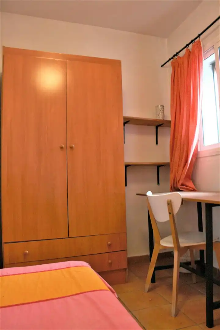Bedroom of Flat for share in Sevilla  with Furnished, Washing machine and TV