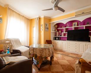 Living room of Flat for sale in  Granada Capital  with Air Conditioner, Terrace and Balcony