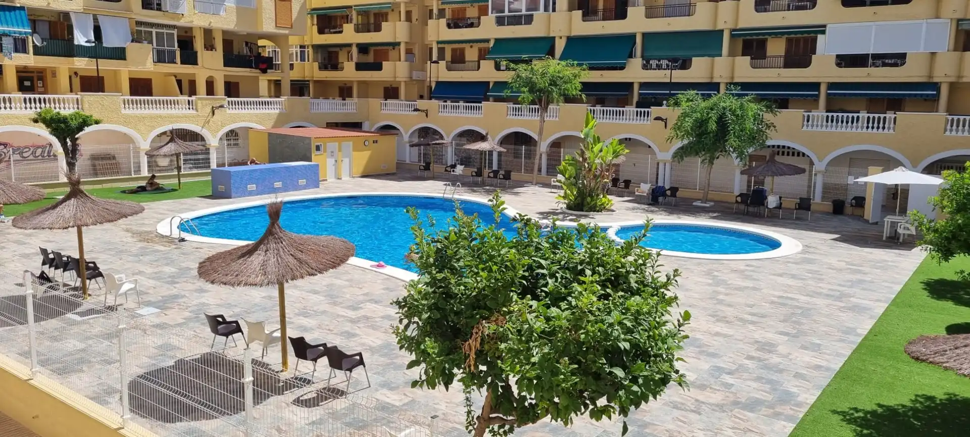 Piscina de Estudi de lloguer en Torrevieja amb Aire condicionat, Calefacció i Terrassa