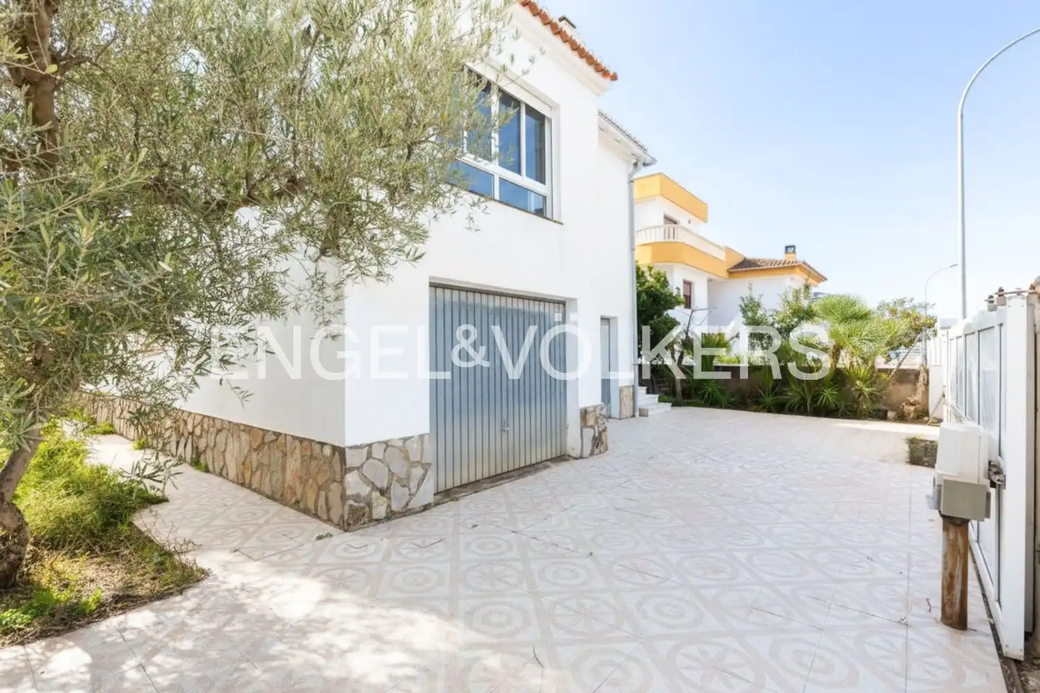 Vista exterior de Casa o xalet en venda en Oliva amb Calefacció, Jardí privat i Terrassa