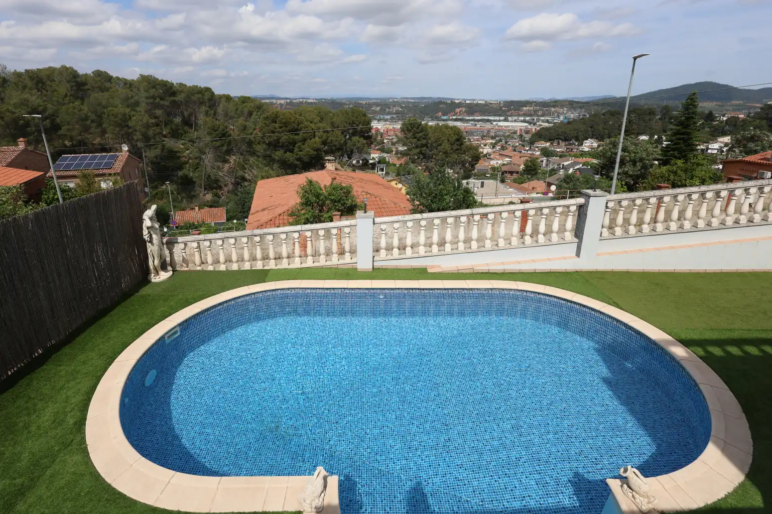 Piscina de Casa o chalet en venta en Sant Andreu de la Barca con Calefacción, Jardín privado y Terraza