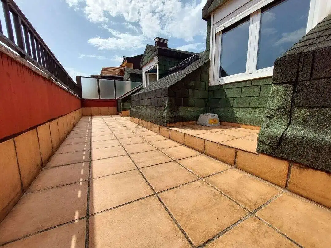 Terrassa de Àtic en venda en Oviedo  amb Calefacció