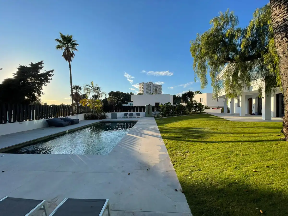 Casa o xalet de lloguer a RAMON J SENDER-LA CAMPANA, 5, Las Brisas