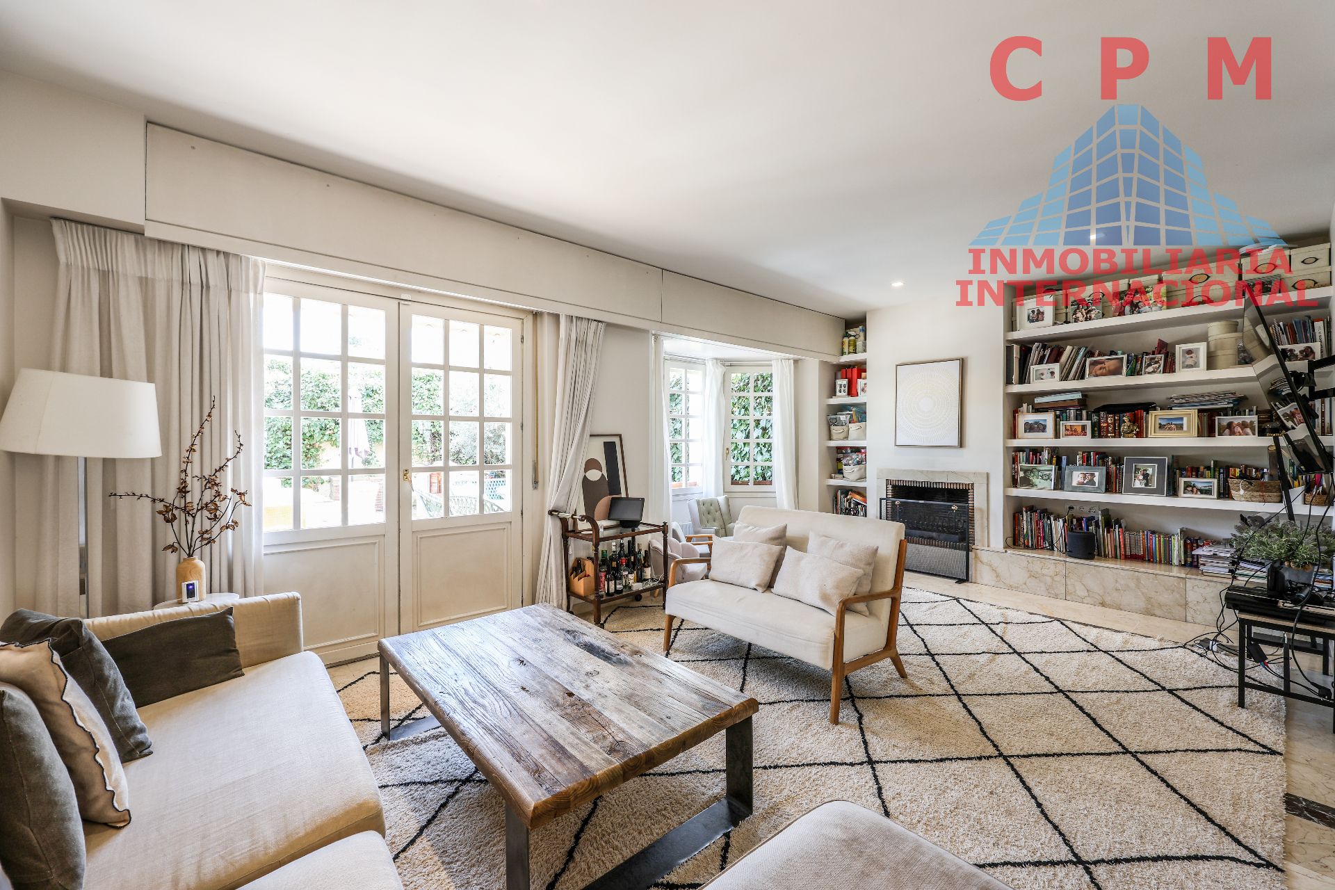 Wohnzimmer von Einfamilien-Reihenhaus zur Miete in La Moraleja mit Klimaanlage, Heizung und Privatgarten