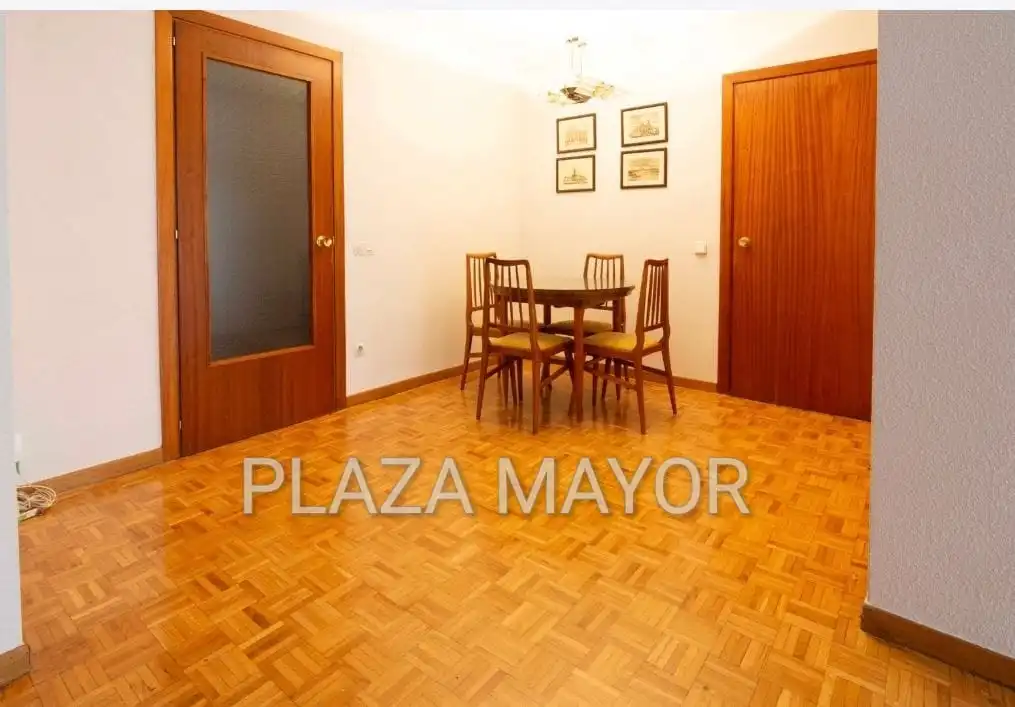 Wohnung zum Verkauf in Salamanca mit Heizung, Parkett und Abstellraum