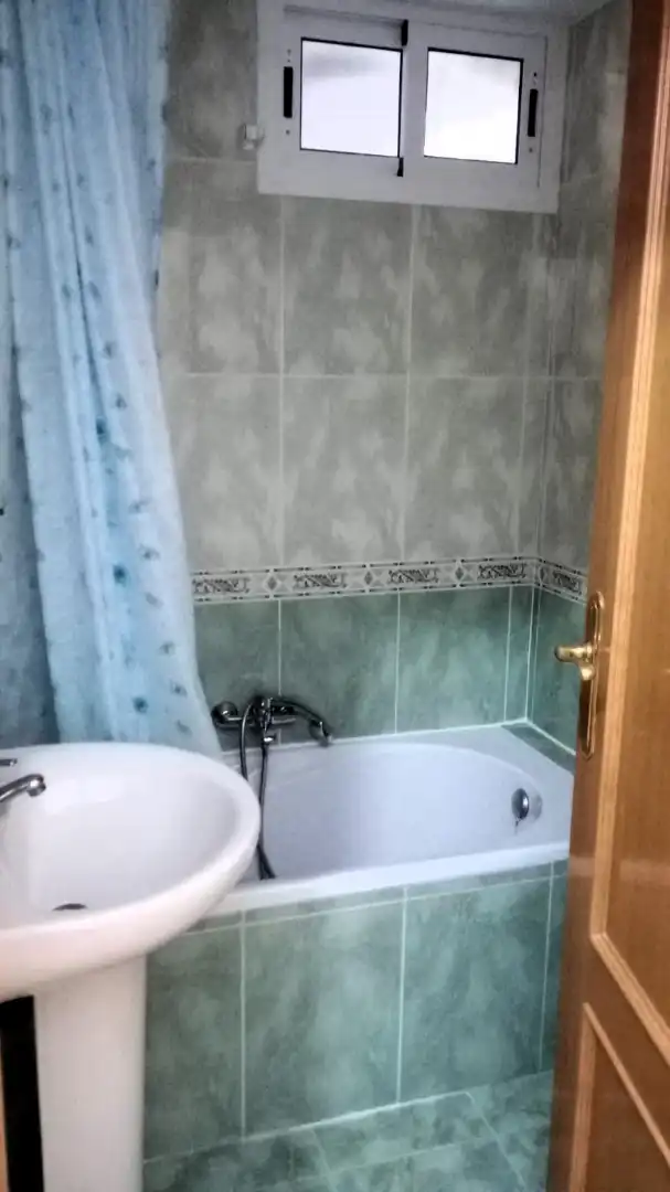 Baño de Apartamento de alquiler en Benicasim / Benicàssim con Terraza, Amueblado y Lavadora