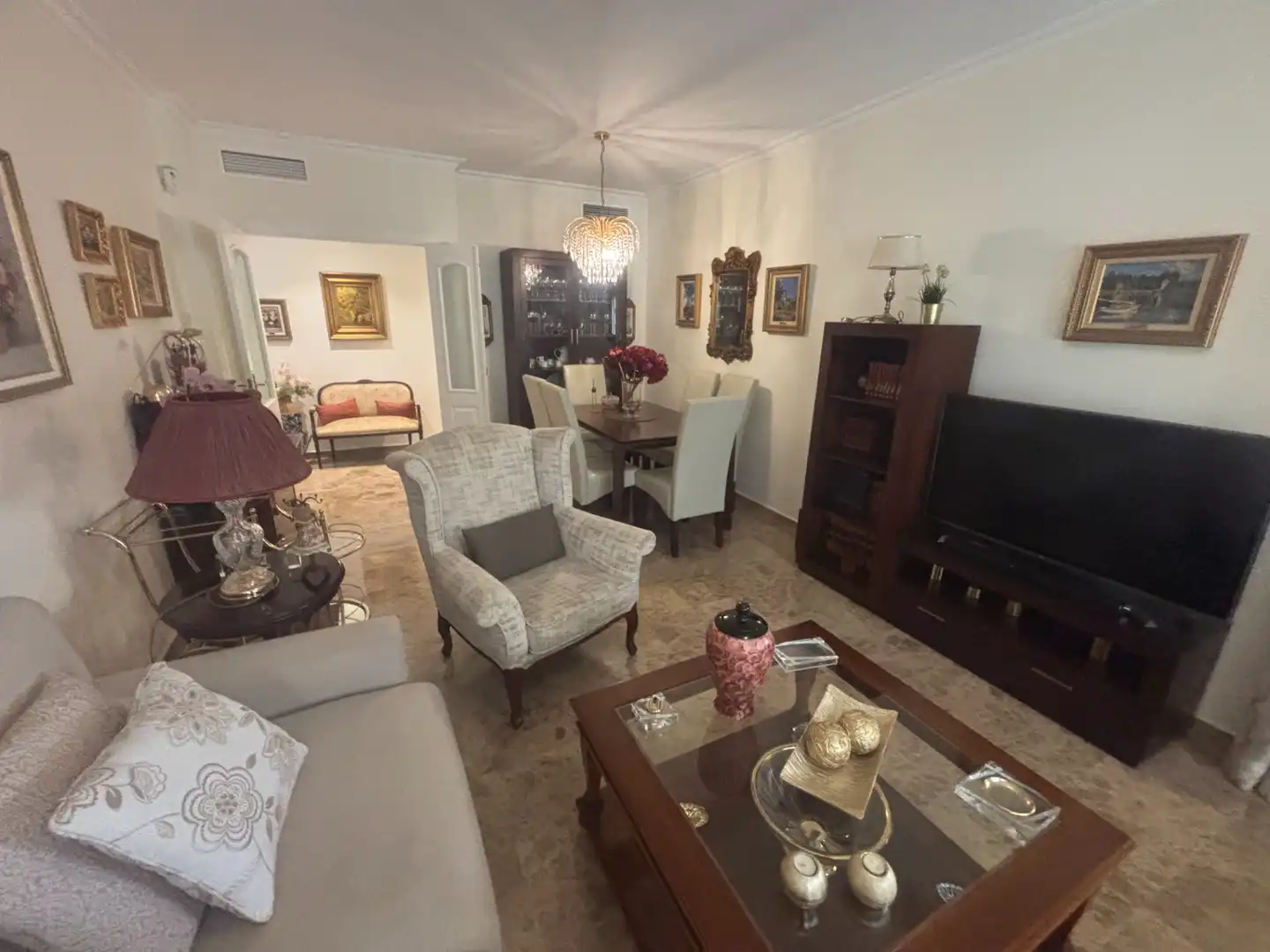 Sala de estar de Piso en venta en Marbella con Aire acondicionado, Terraza y Amueblado