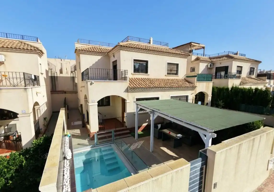 Xalet amb piscina en venda a Centro
