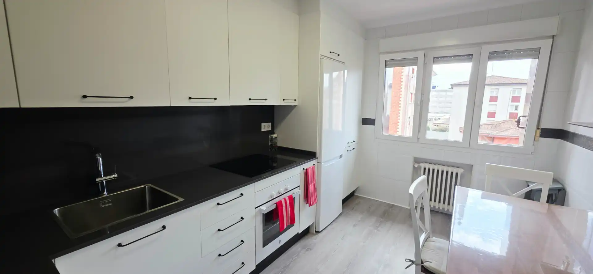 Kitchen of Flat for rent in Gijón   with Heating, Parquet flooring and Furnished