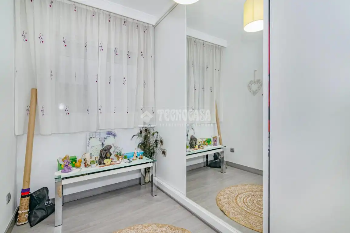 Bedroom of Flat for sale in Loja  with Air Conditioner, Parquet flooring and Balcony