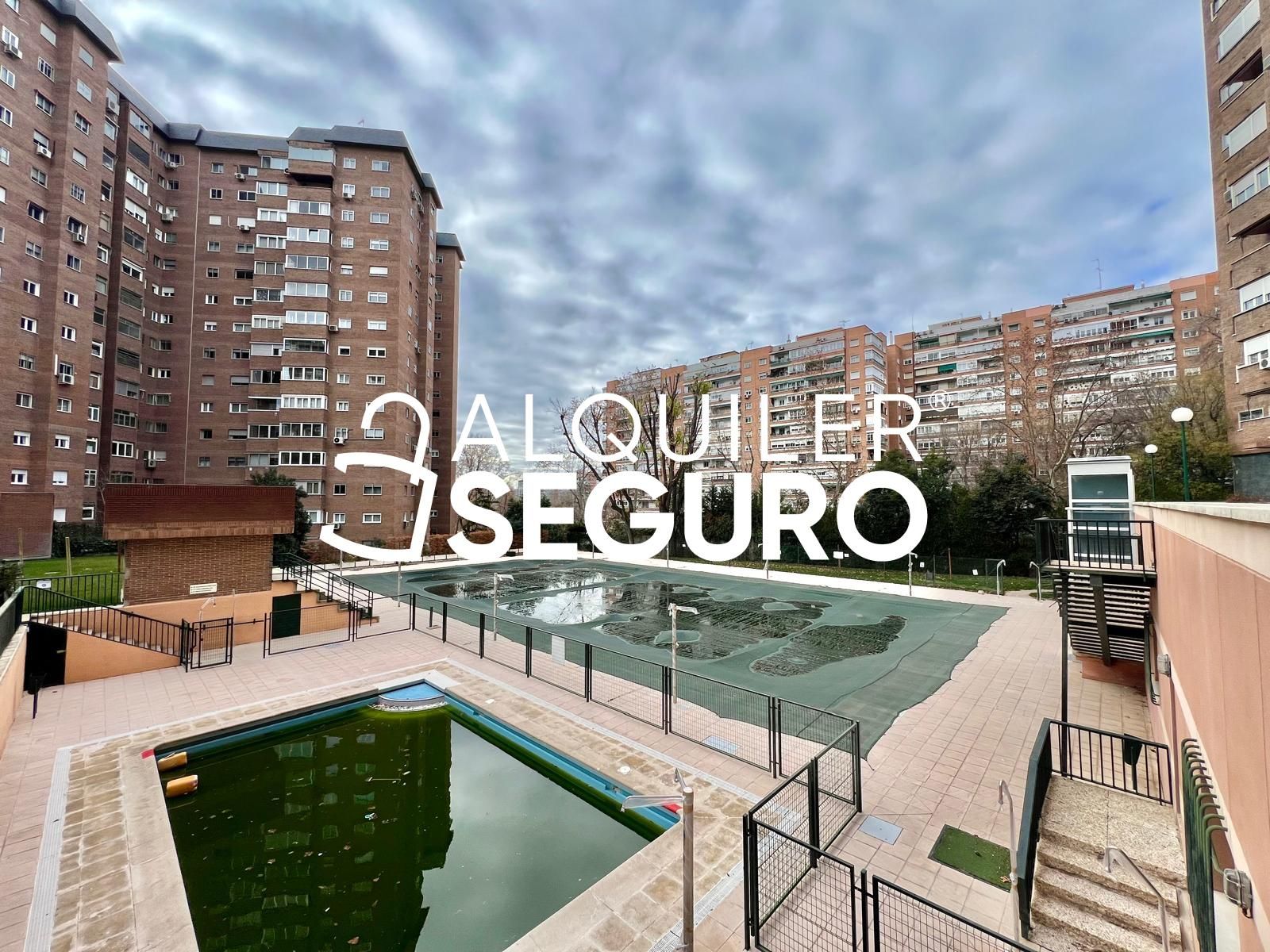 Exterior view of Flat to rent in  Madrid Capital  with Heating, Terrace and Swimming Pool