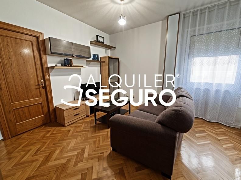 Sala d'estar de Pis de lloguer en  Madrid Capital amb Calefacció, Traster i Moblat