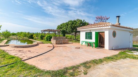 Finca rústica en venta con casa, nave y piscina