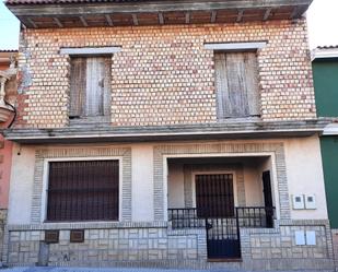 Vista exterior de Casa o xalet en venda en Guillena amb Terrassa i Forn