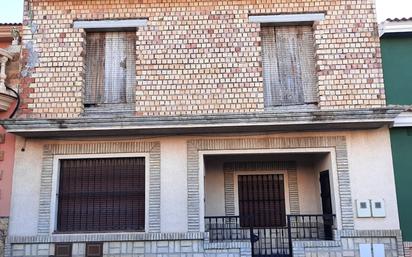 Vista exterior de Casa o xalet en venda en Guillena amb Terrassa i Forn