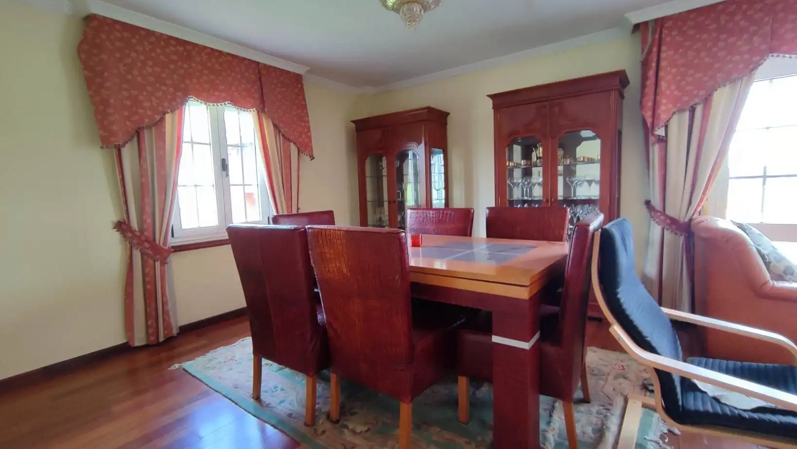 Comedor de Casa o chalet de alquiler en Oleiros con Jardín privado, Terraza y Amueblado