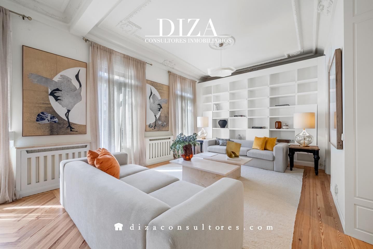 Living room of Flat for sale in  Madrid Capital  with Air Conditioner, Heating and Balcony