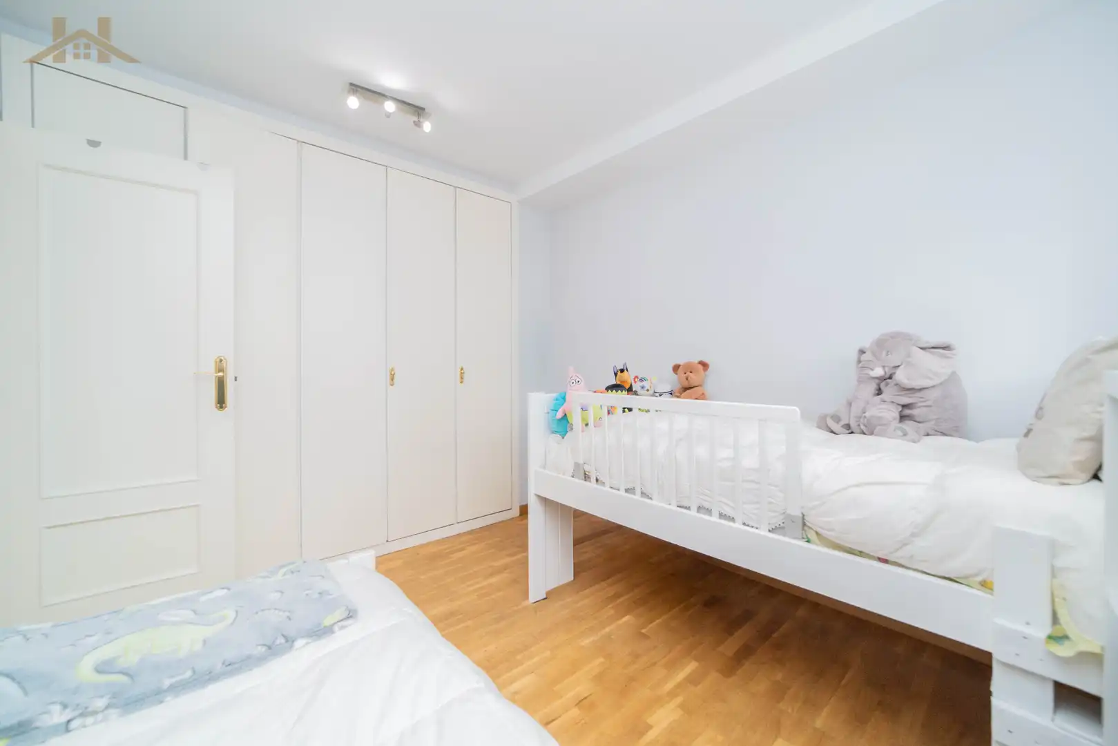 Schlafzimmer von Einfamilien-Reihenhaus zum Verkauf in Madrid mit Klimaanlage, Heizung und Terrasse