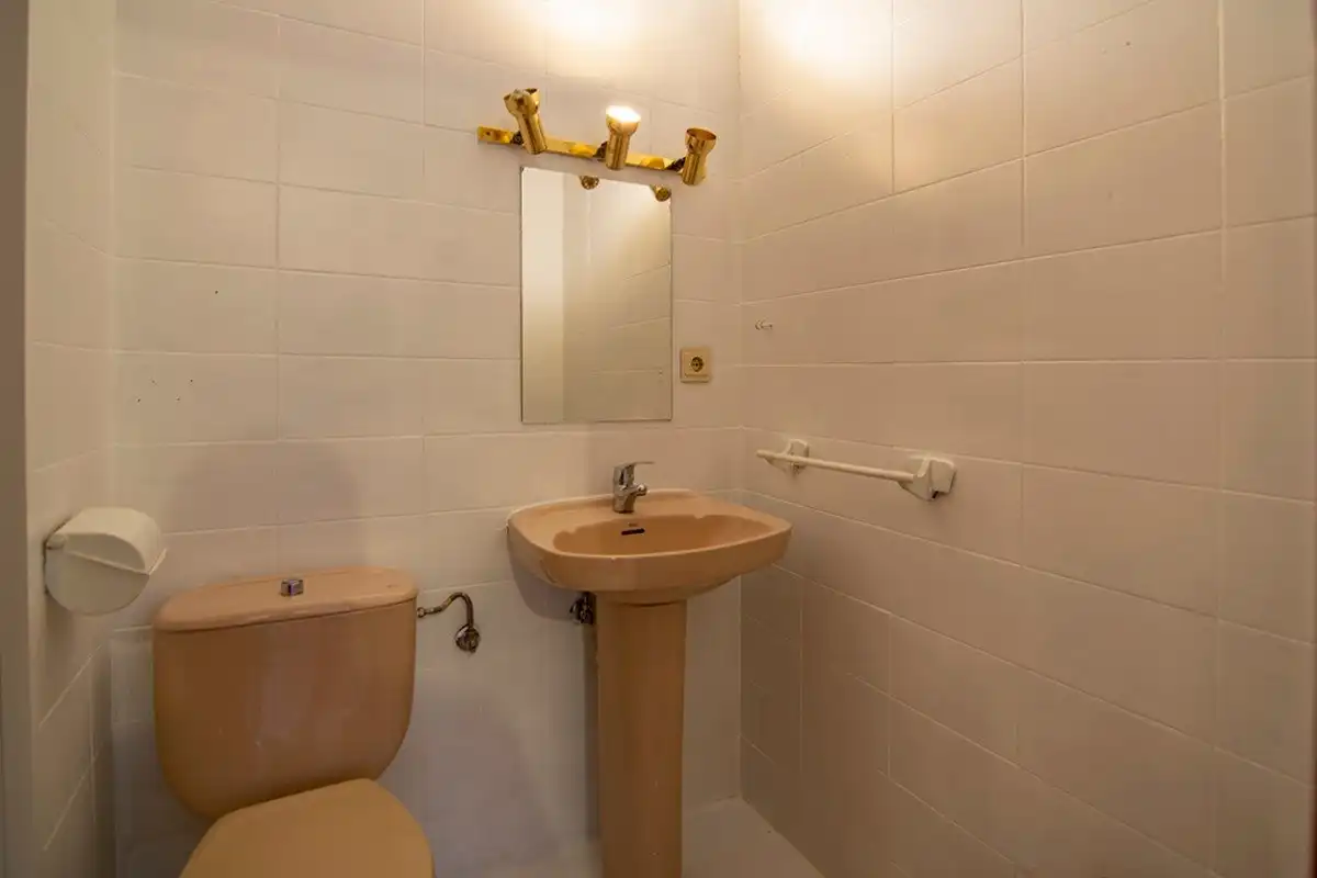 Bathroom of Flat for rent in Madrid  with Parquet flooring