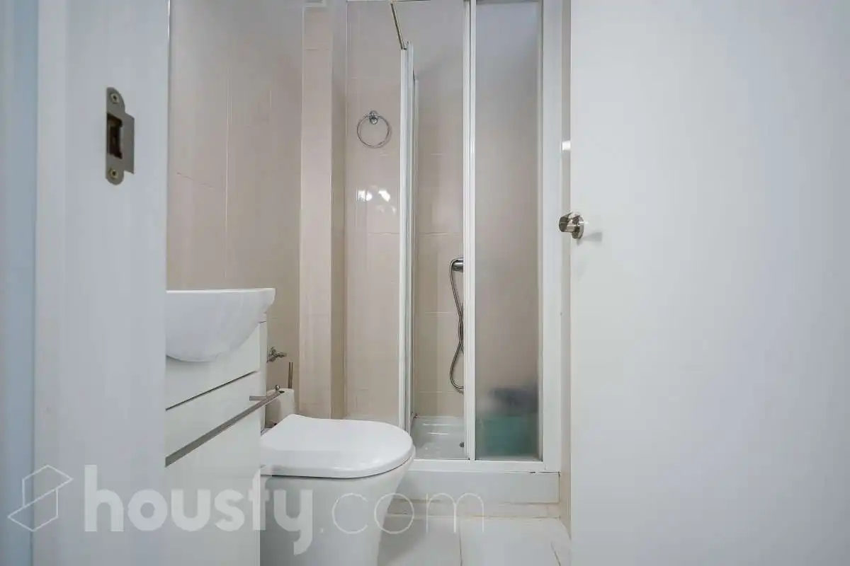 Bathroom of Study for sale in Madrid  with Air Conditioner and Heating