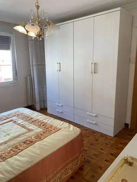 Habitación de Piso de alquiler en  Pamplona / Iruña con Calefacción, Parquet y Amueblado