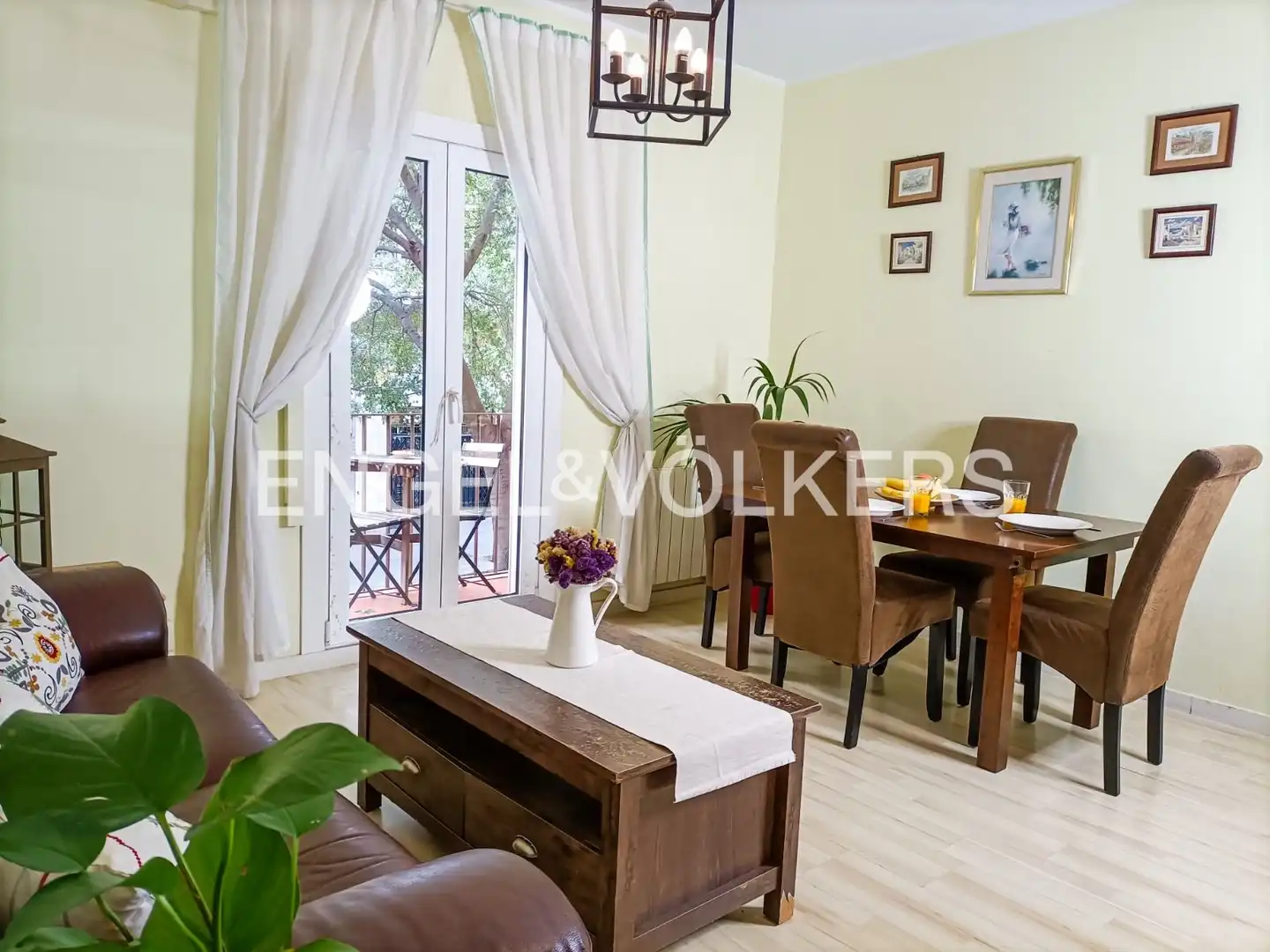 Comedor de Piso de alquiler en Barcelona con Aire acondicionado, Calefacción y Balcón