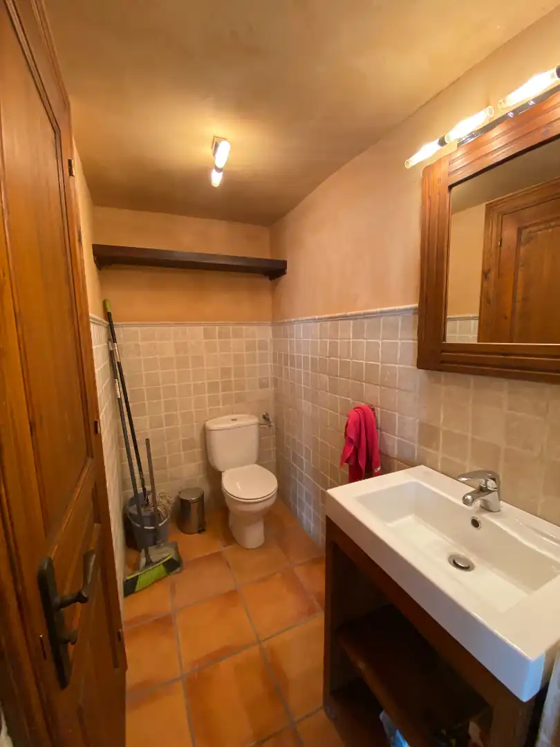 Baño de Local de alquiler en Golmés con Aire acondicionado, Calefacción y Amueblado