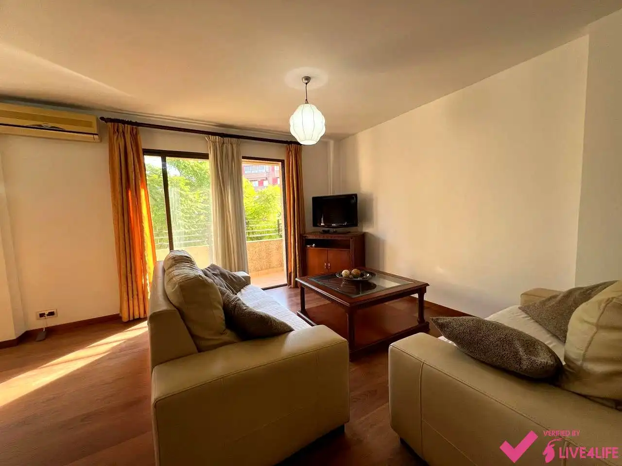 Living room of Flat for rent in Valencia  with Air Conditioner, Parquet flooring and Furnished