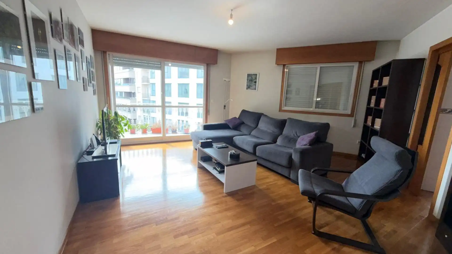 Sala d'estar de Pis en venda en Ourense Capital  amb Calefacció, Traster i Moblat