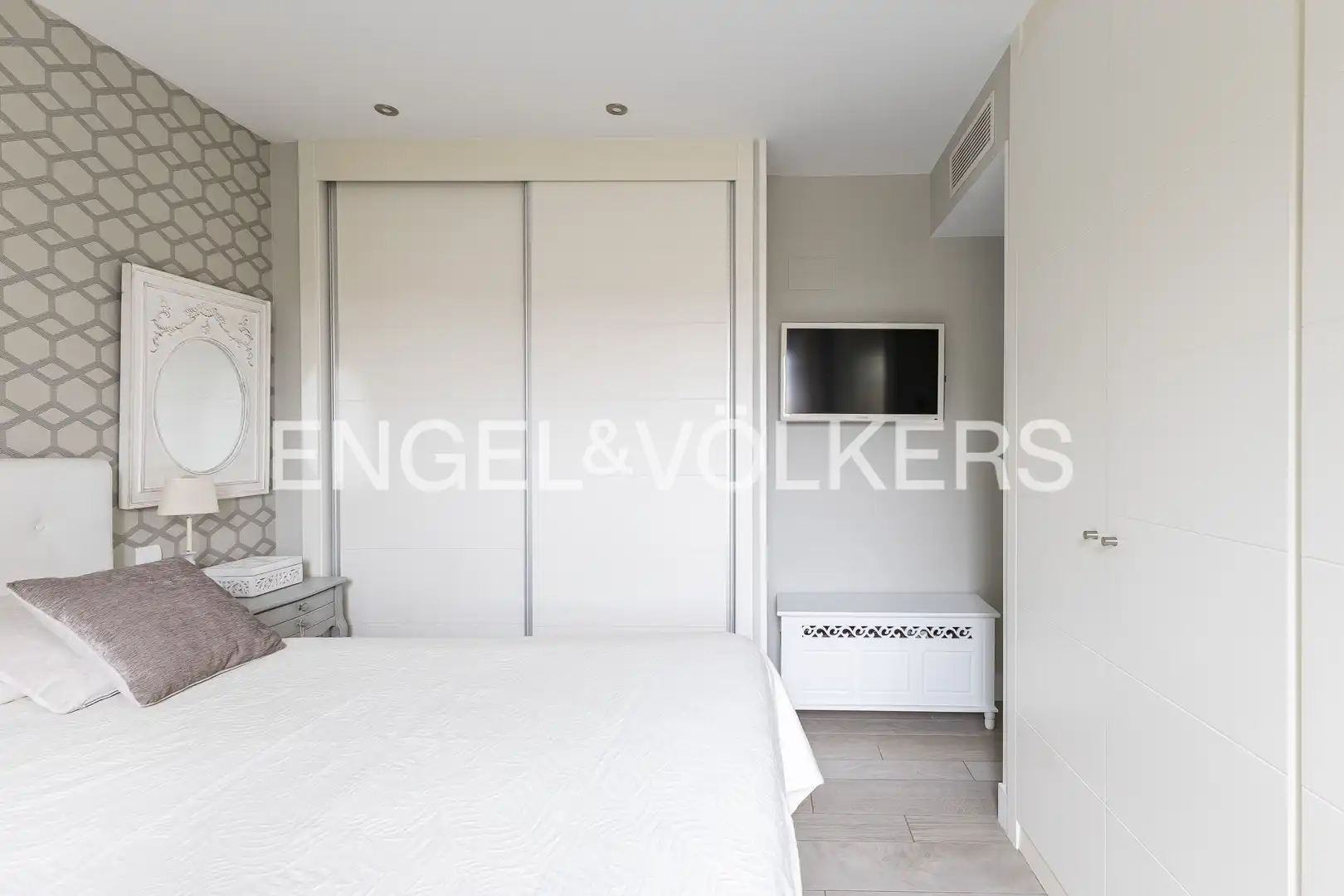 Schlafzimmer von Dachboden zum Verkauf in Madrid mit Klimaanlage, Heizung und Terrasse