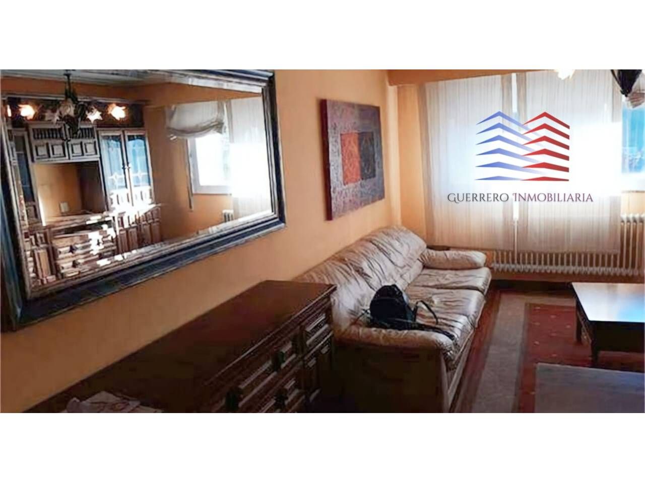 Sala d'estar de Pis en venda en Ourense Capital  amb Calefacció, Parquet i Traster