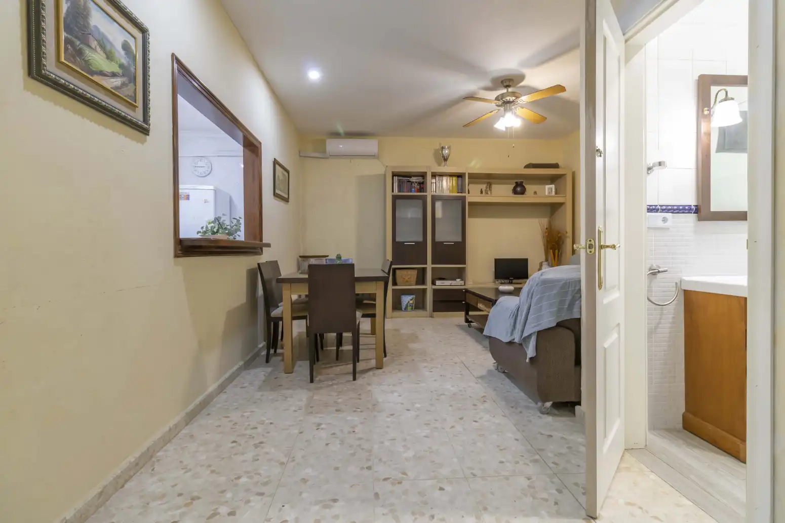 Living room of Houses for sale in Carmona  with Air Conditioner, Private garden and Swimming Pool