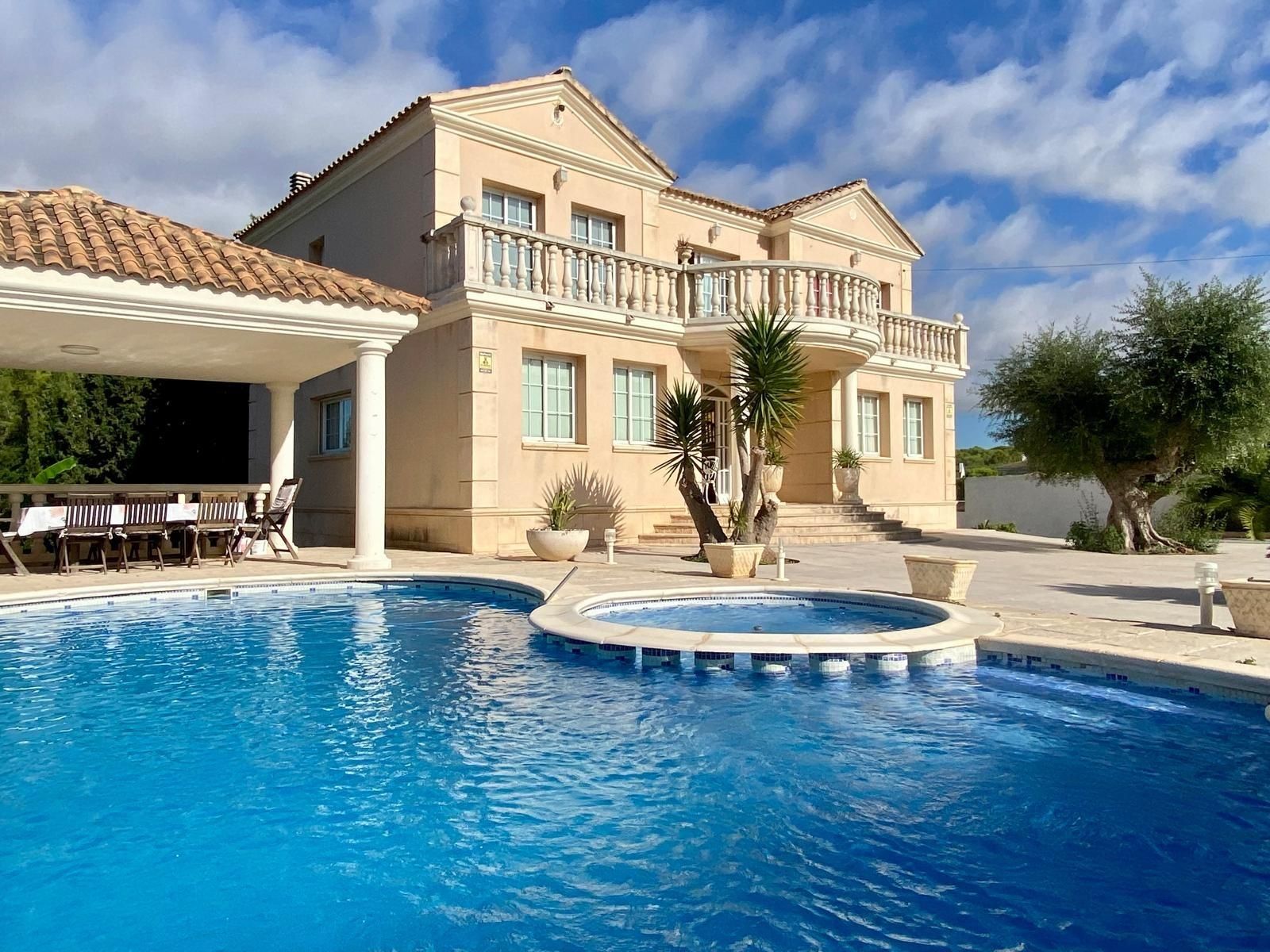 Piscina de Casa o xalet en venda en Bellvei amb Aire condicionat, Calefacció i Jardí privat