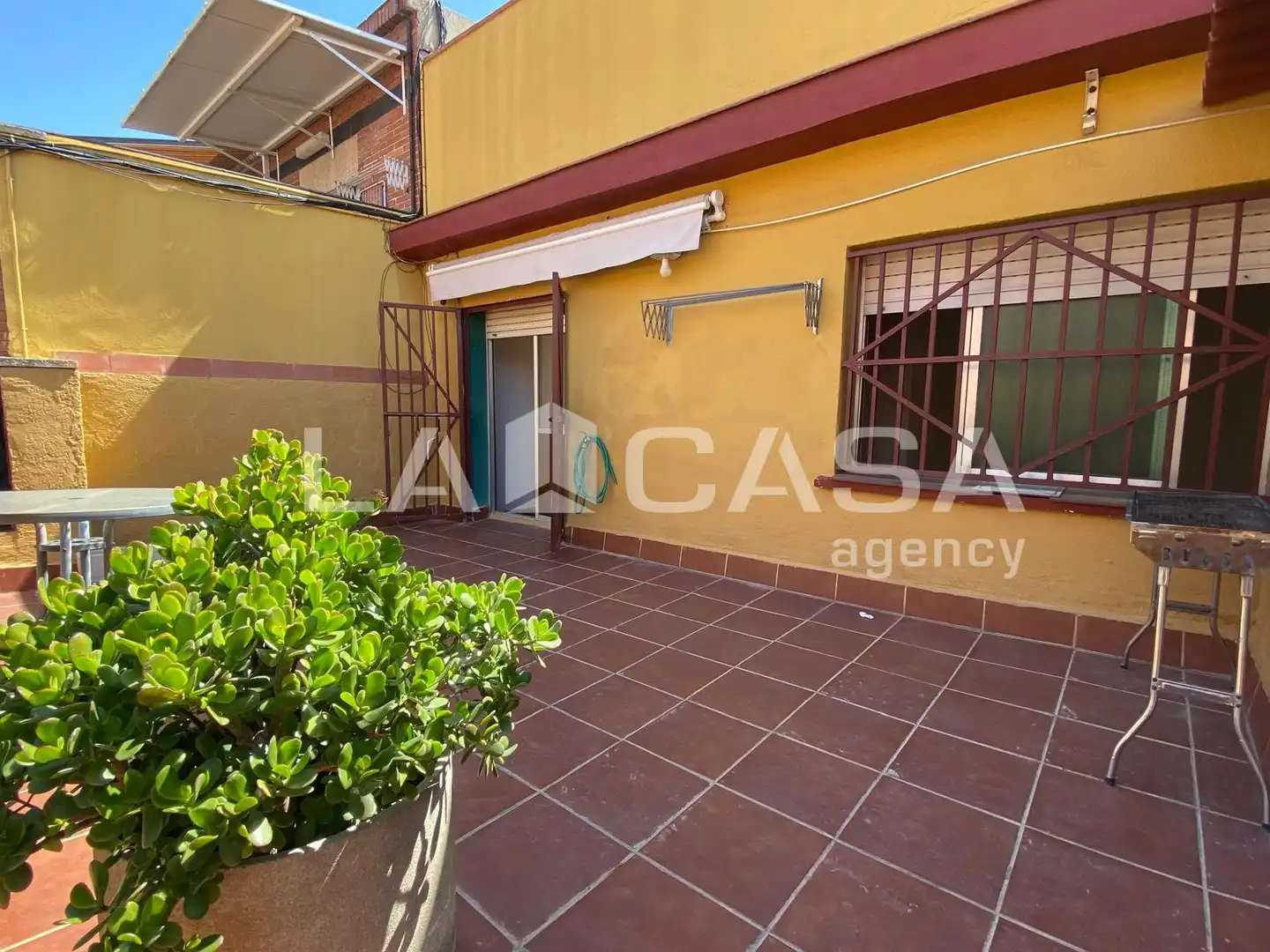Terraza de Ático en venta en Santa Coloma de Gramenet con Calefacción, Terraza y Trastero