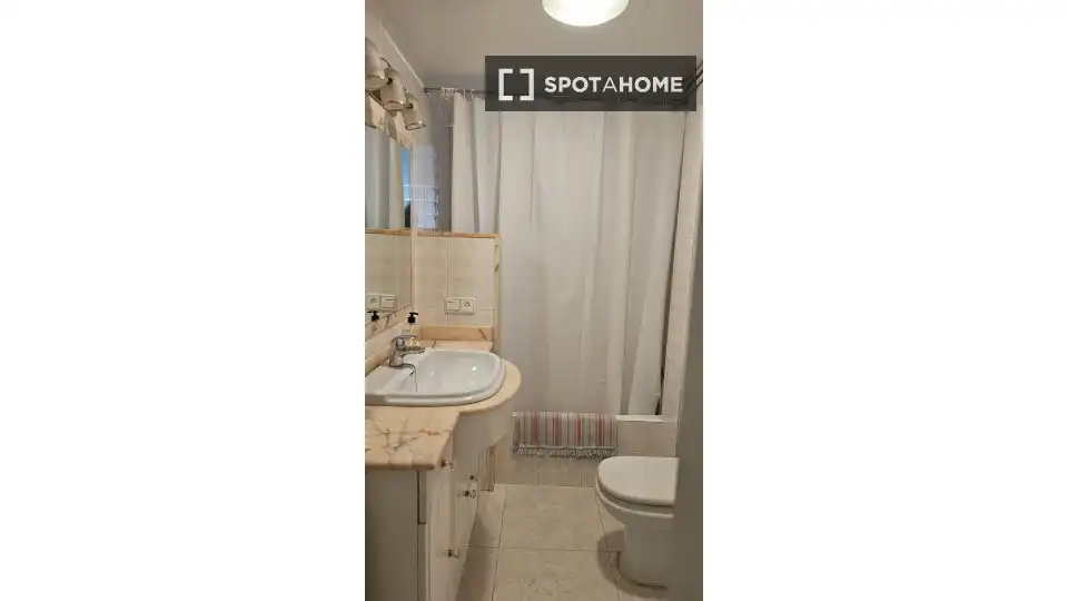 Bathroom of Flat for share in Torrero-La Paz