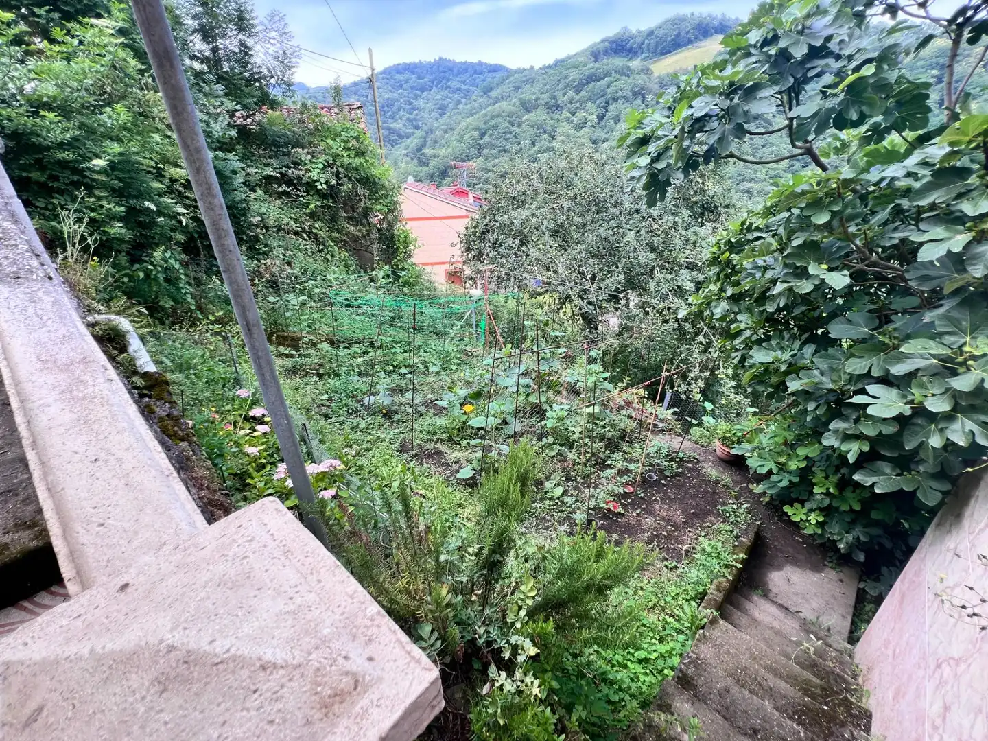 Jardí de Planta baixa en venda en Mieres (Asturias) amb Terrassa, Traster i Moblat