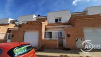 Vista exterior de Casa adosada en venda en Cabezamesada amb Calefacció, Jardí privat i Terrassa