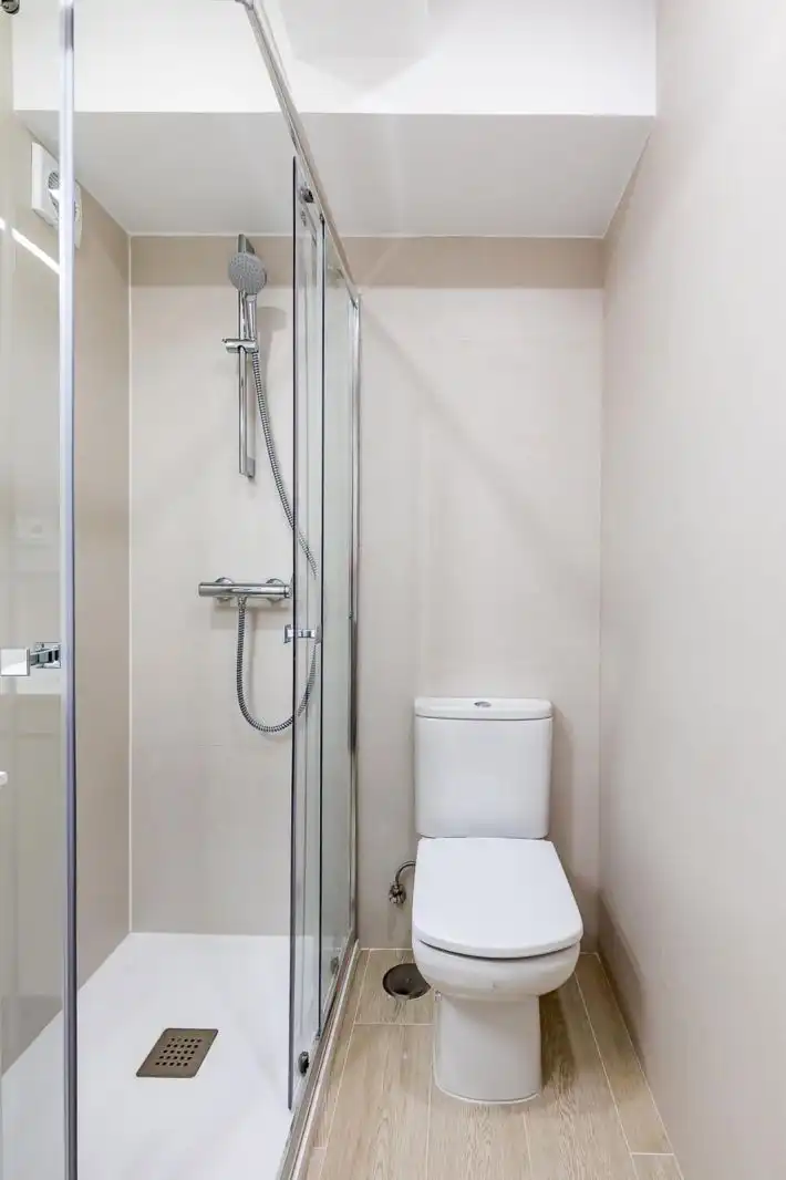 Bathroom of Flat for rent in Madrid  with Air Conditioner