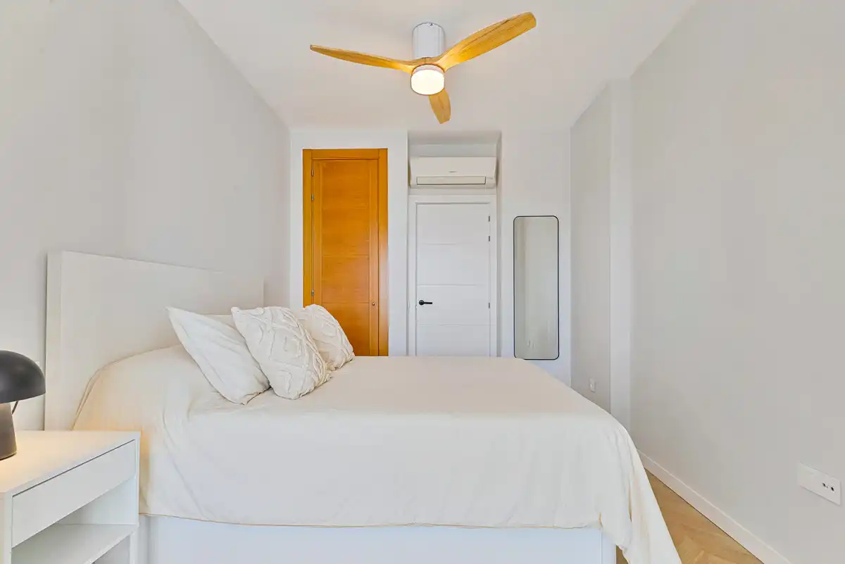 Habitación de Apartamento en venta en Fuengirola con Aire acondicionado, Amueblado y Piscina comunitaria
