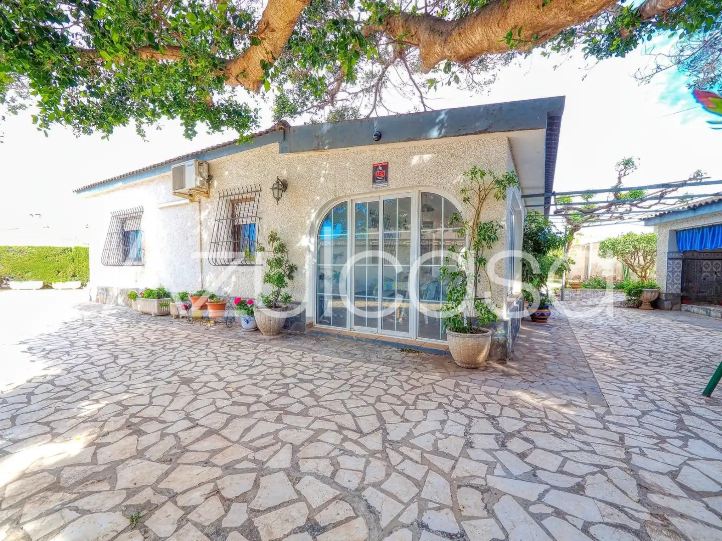 Vista exterior de Casa o xalet en venda en Busot amb Aire condicionat, Traster i Piscina