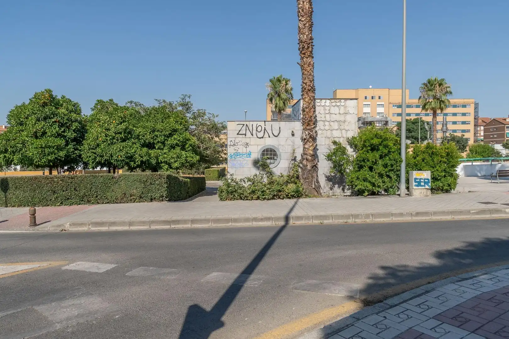 Exterior view of Flat for sale in Granada  with Air Conditioner, Terrace and Alarm