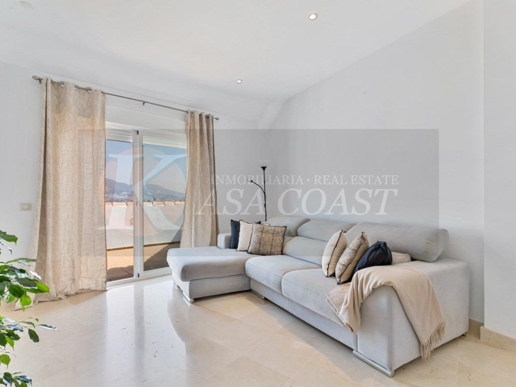 Sala d'estar de Àtic en venda en Fuengirola amb Aire condicionat, Jardí privat i Terrassa
