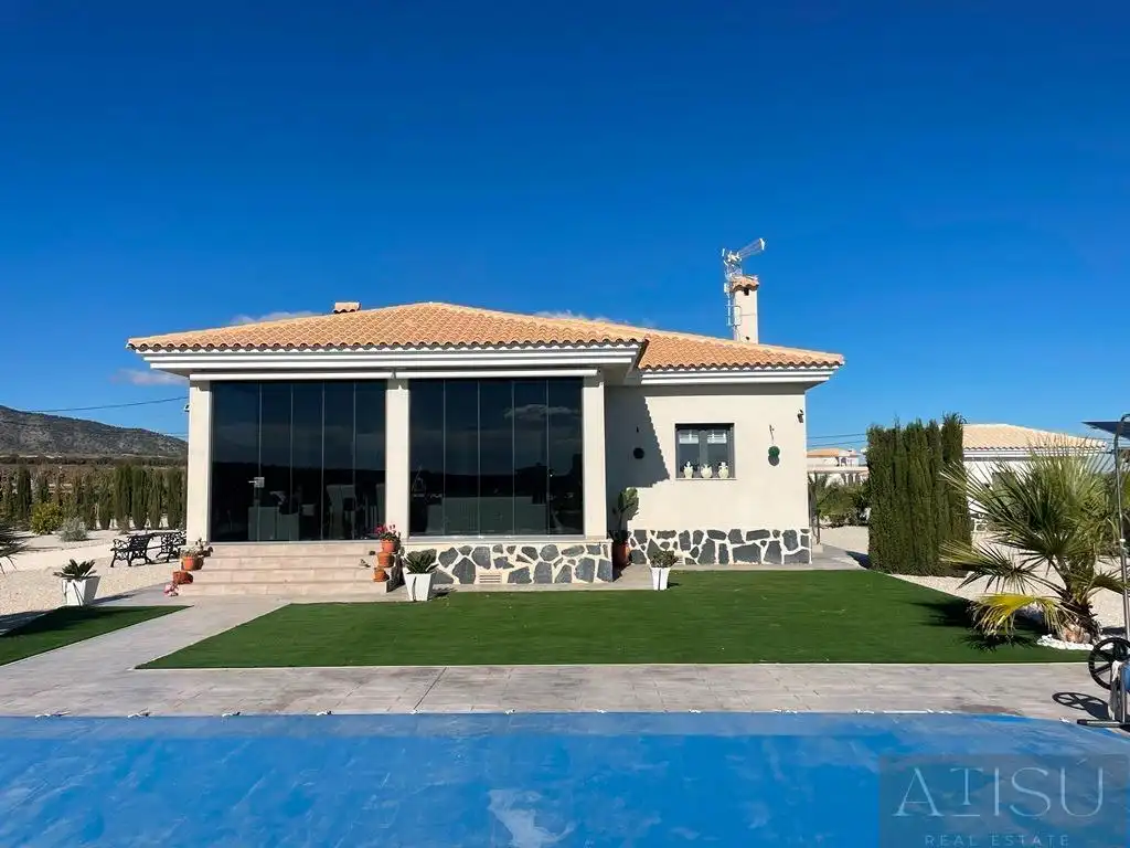 Villa mit Pool zum Verkauf in El Pinós / Pinoso
