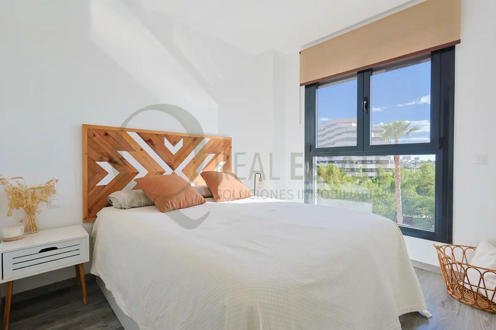 Habitación de Piso en venta en Alicante / Alacant con Jardín privado, Terraza y Trastero
