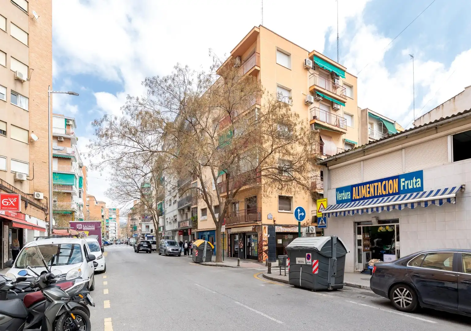 Exterior view of Flat for sale in  Granada Capital  with Balcony