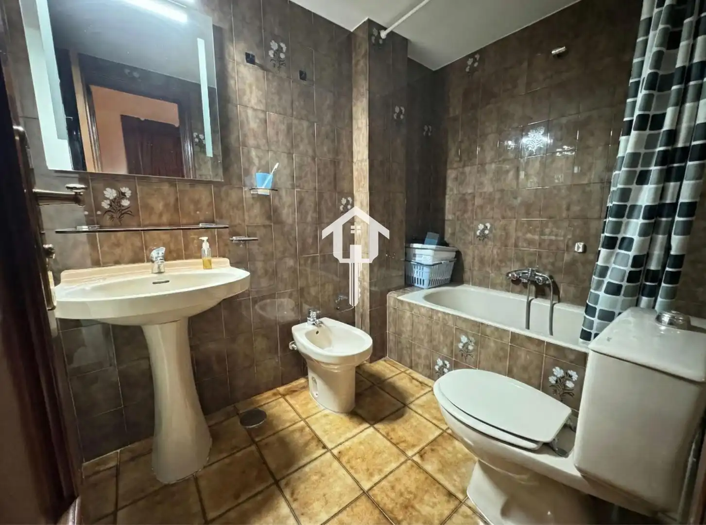 Badezimmer von Wohnung zum Verkauf in Alicante / Alacant mit Privatgarten und Balkon