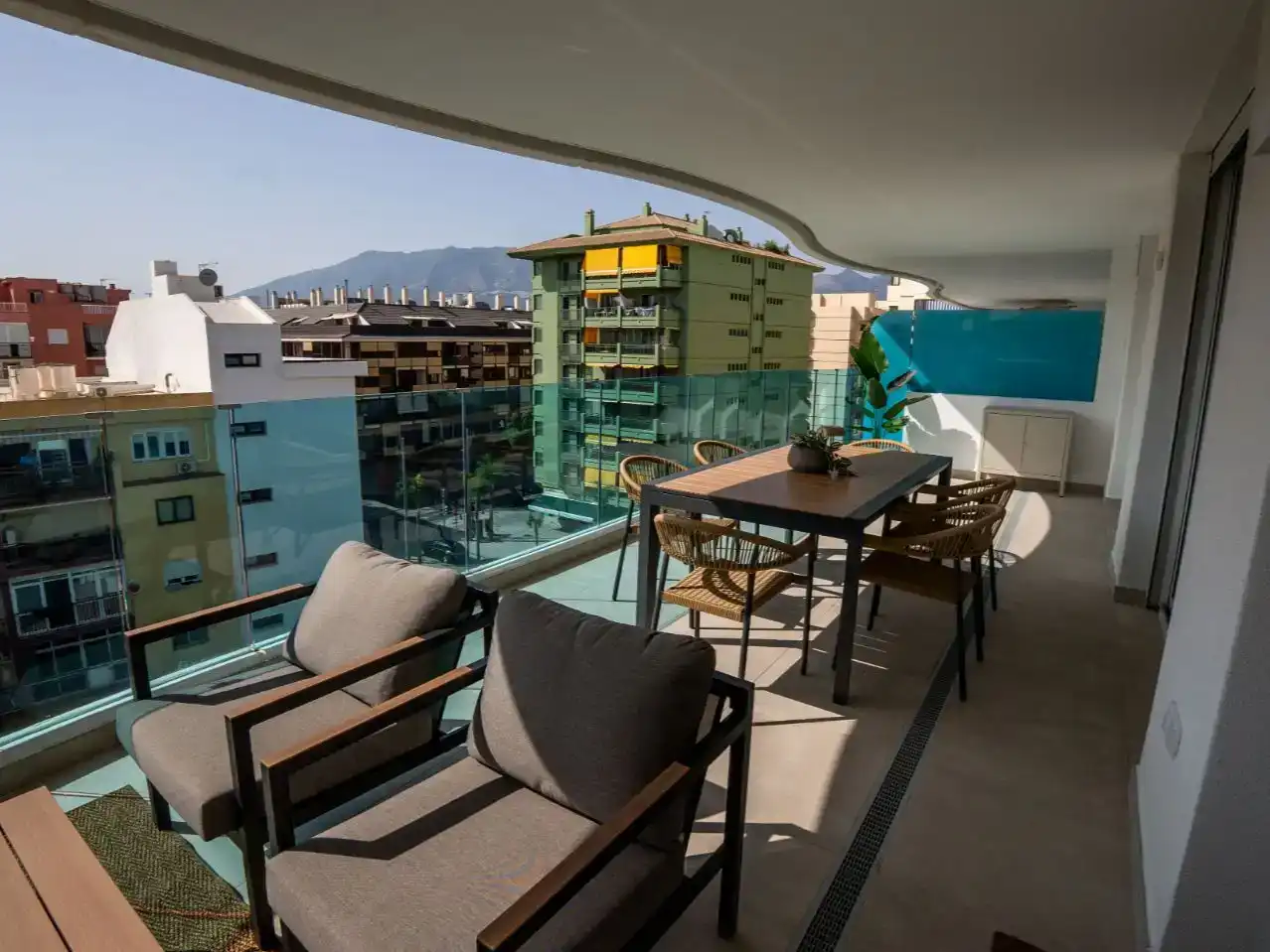 Terrassa de Apartament de lloguer en Fuengirola amb Aire condicionat, Piscina i Balcó
