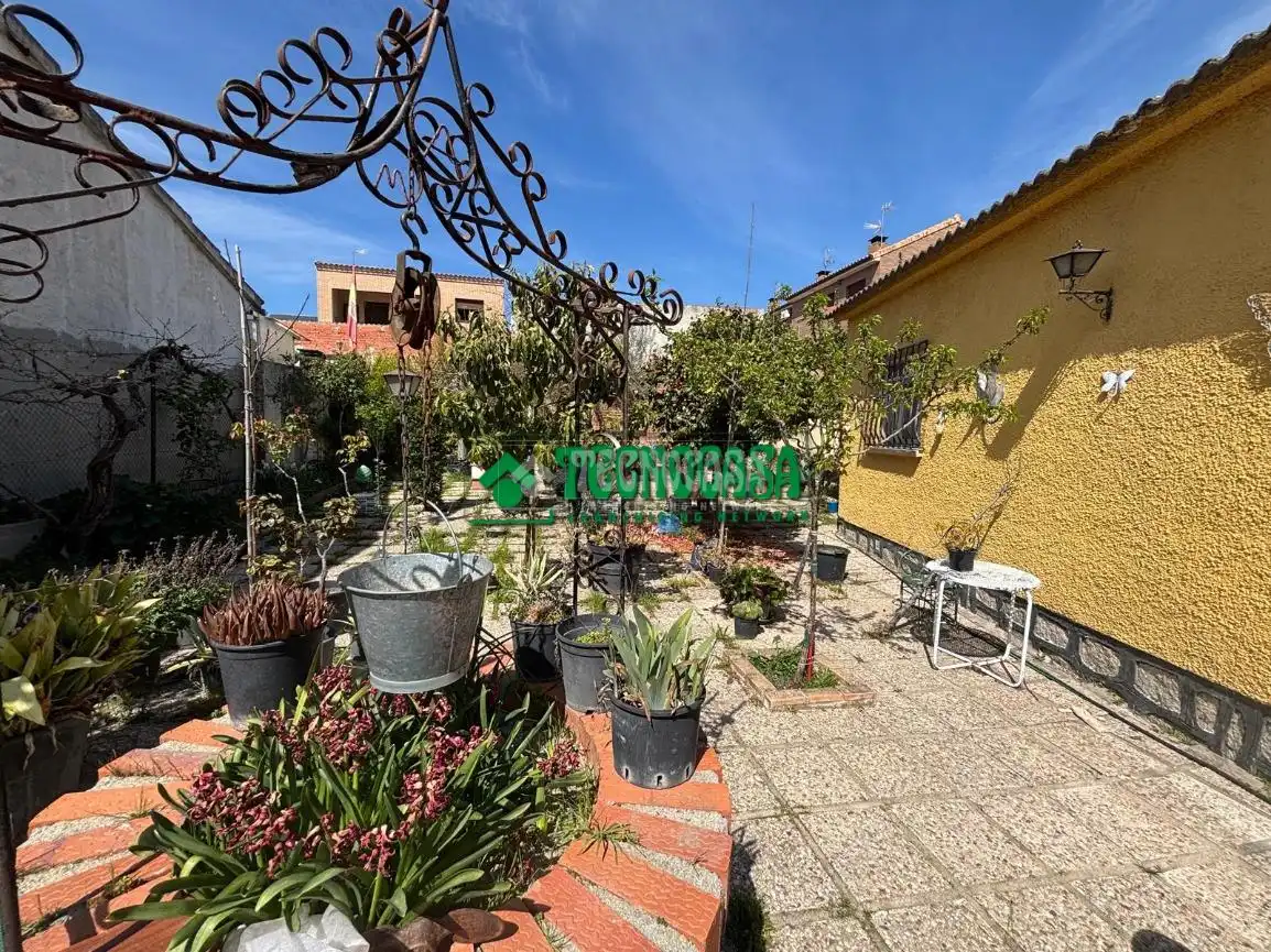 Casa amb jardí en venda a Casarrubios del Monte pueblo, imagen 3