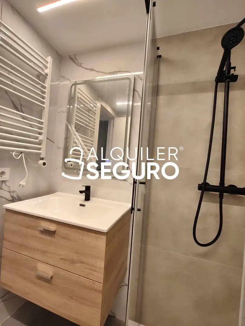 Baño de Piso de alquiler en Fuencarral - El Pardo